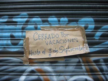 FELICES FIESTAS Y CERRADO POR VACACIONES